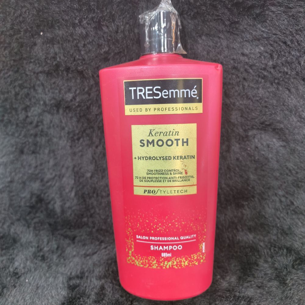 TRESemme Keratin Smooth Shampoo Red Bottle 72H Frizz Control