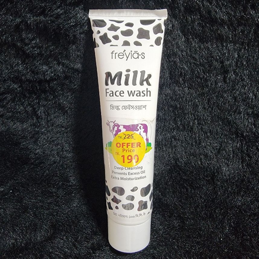Milk Face Wash - Cow Spot Design Plastic Bottle - Freïa·s - 190ml