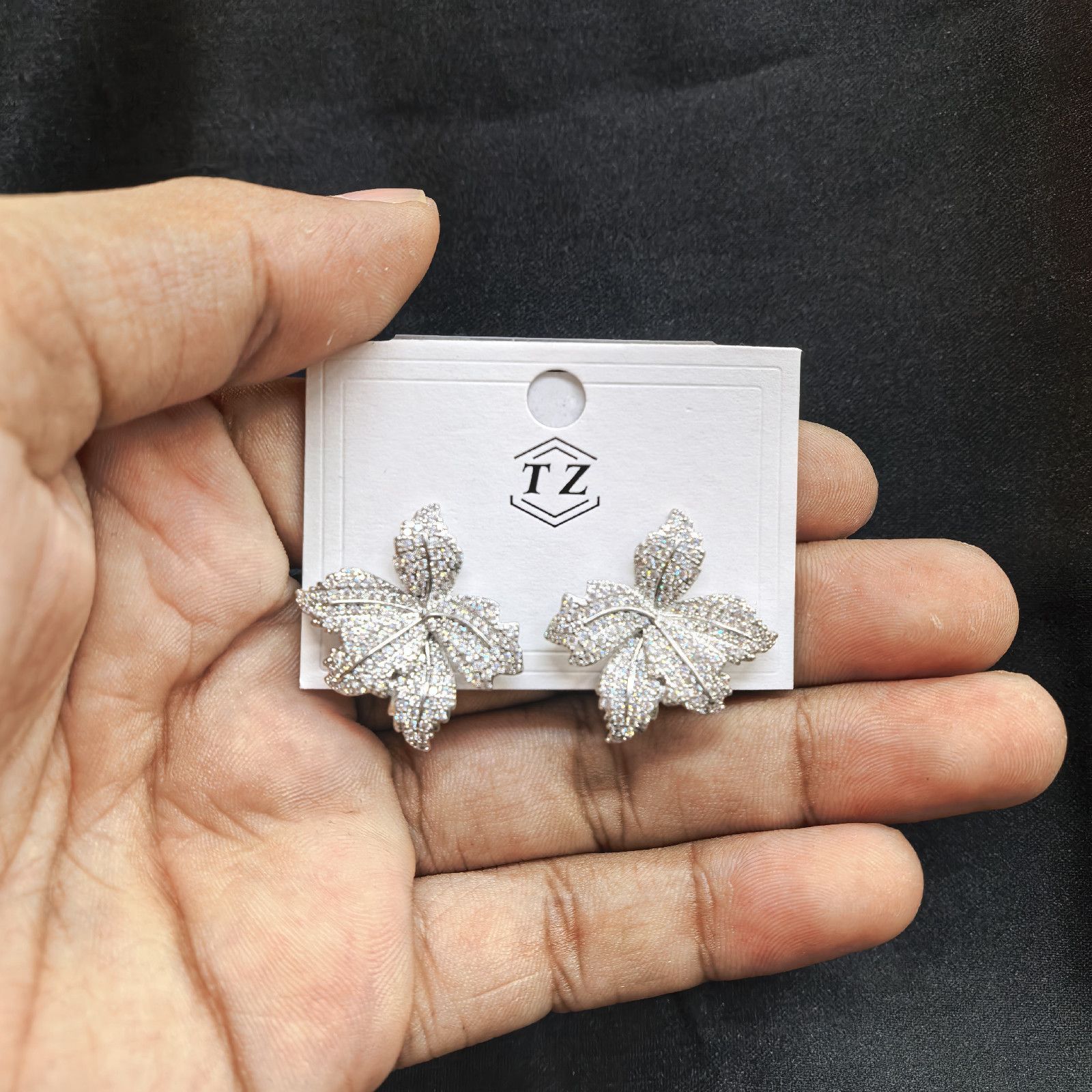 Silver Leaf‑Shaped Rhinestone Earrings with Clear Stones – TZ