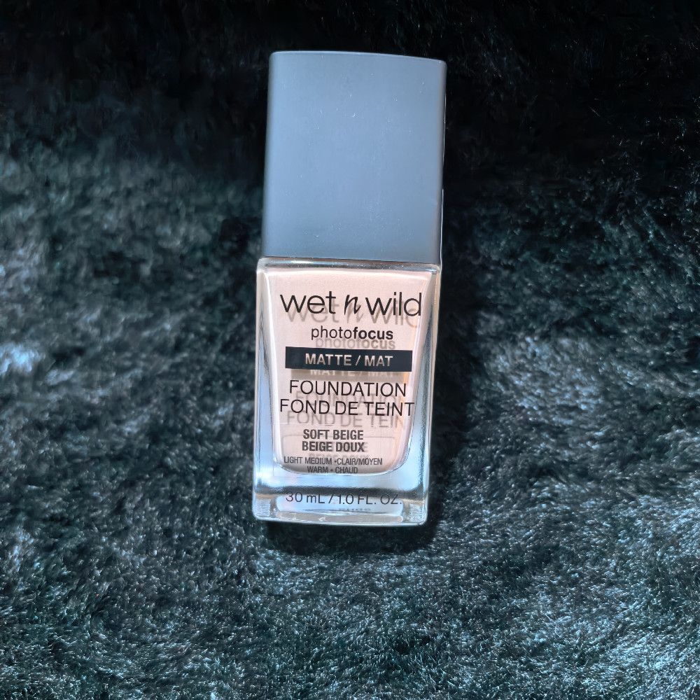 Wet n Wild PhotoFocus Matte Liquid Foundation Soft Beige Glass Bottle