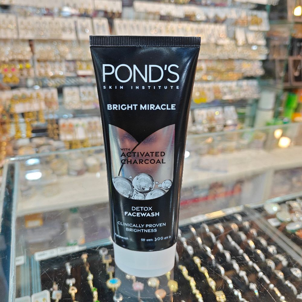 Pond's Bright Miracle Detox Facewash Activated Charcoal Cleanser