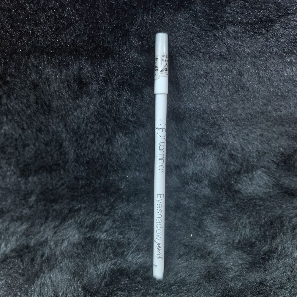 Flormar White Plastic Eyeshadow Pencil for Precise Application