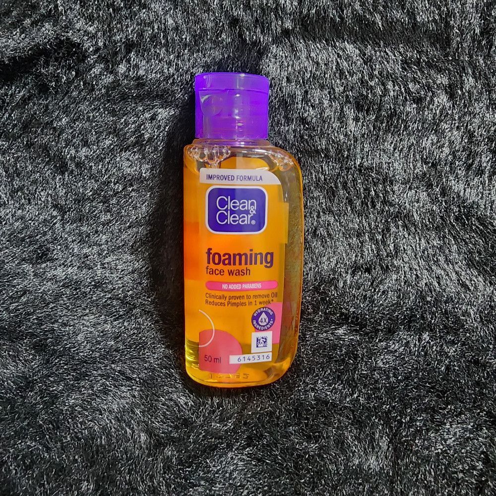 Clean & Clear Foaming Face Wash 50 ml Improved Formula for oily skin