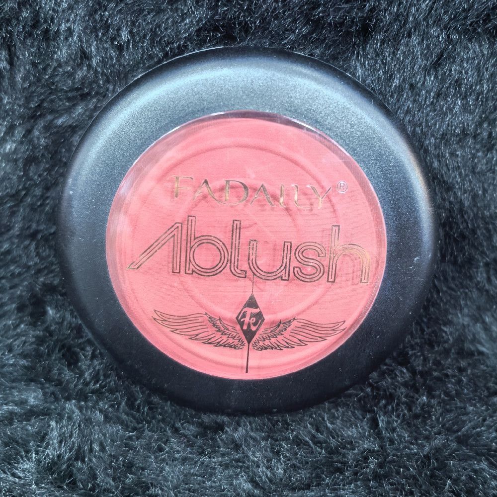 FADAILY Ablush Plastic Blush in Black Pink and Gold Case