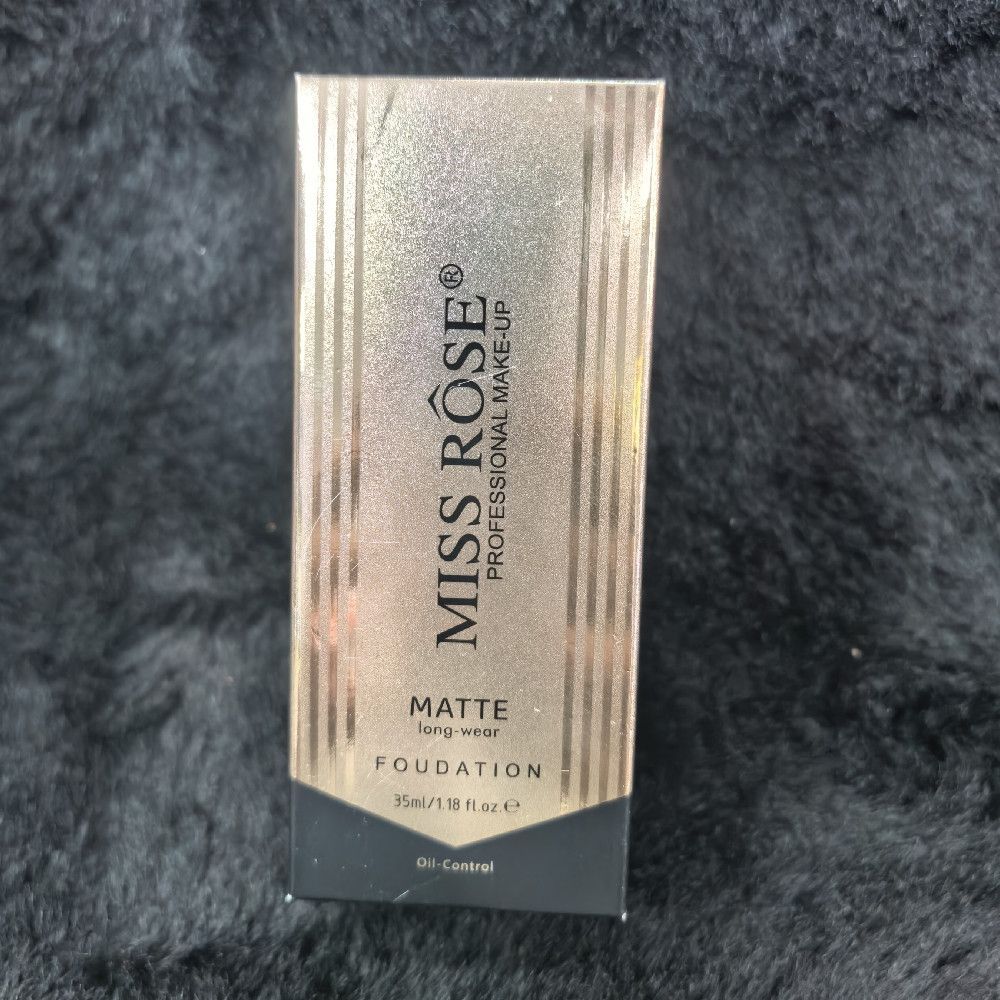 Miss Rose Gold & Black Matte Long-Wear Foundation 35ml Professional