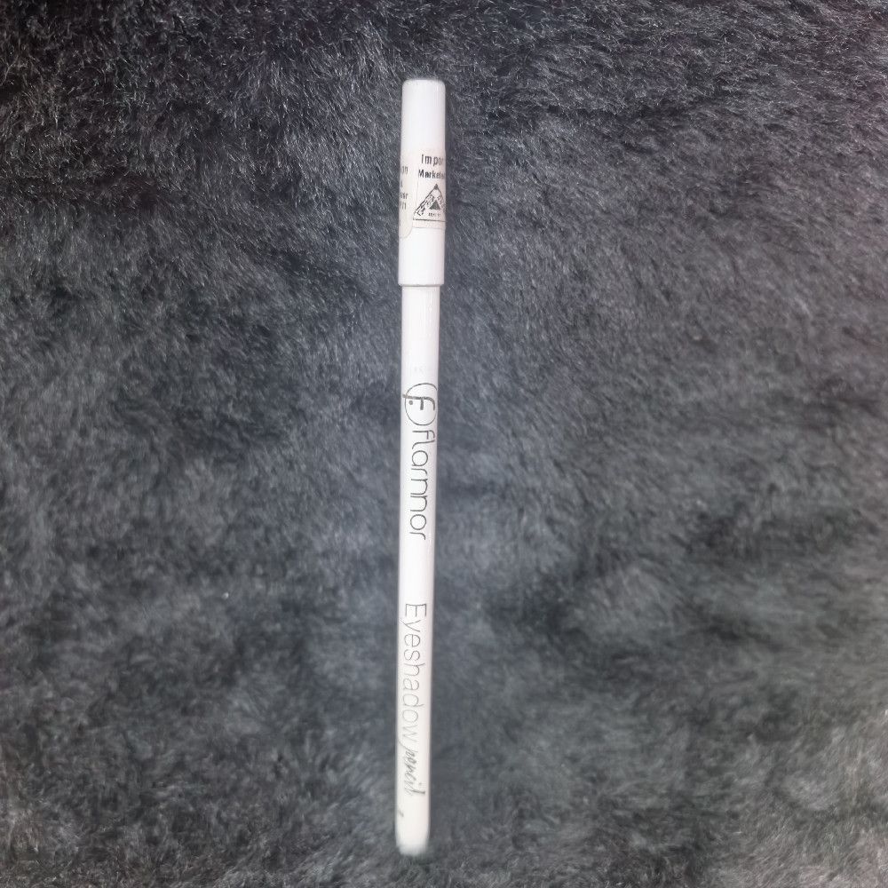 Flormar White Plastic Eyeshadow Pencil for Precise Eye Makeup
