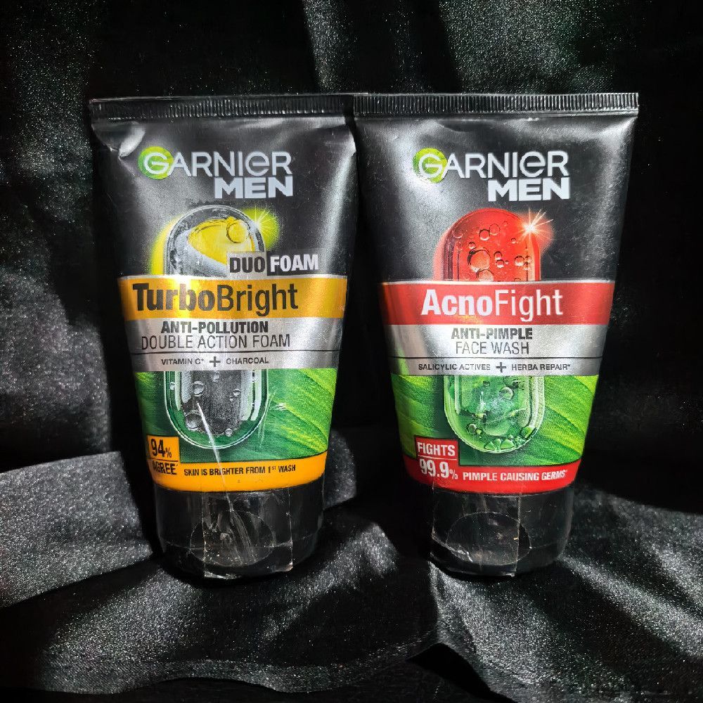 Garnier Men TurboBright Duo Foam Face Wash – Vitamin C & Charcoal