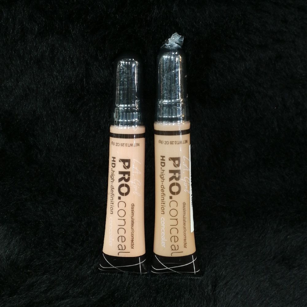 Pro Conceal HD High Definition Concealer in beige, black & silver