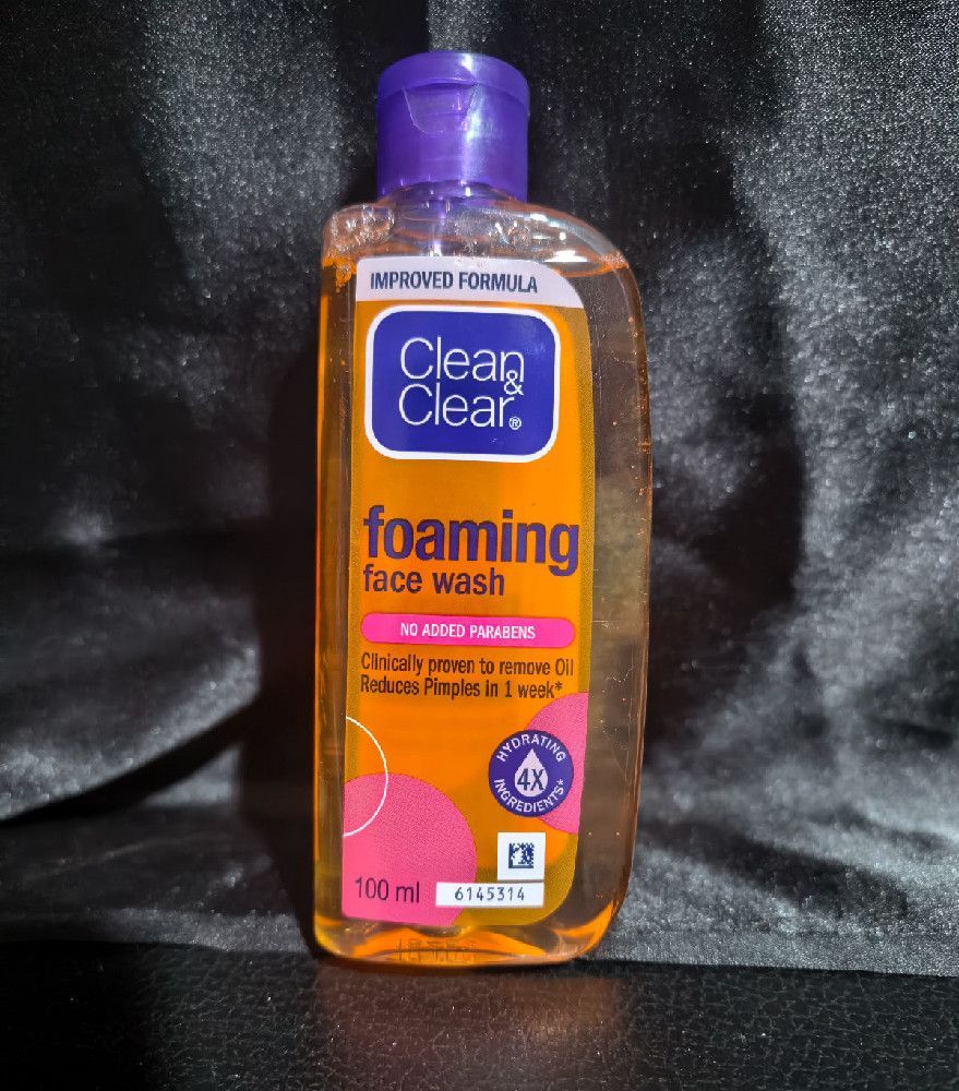 Clean & Clear Foaming Face Wash 100ml - Gentle Cleanser for Skin