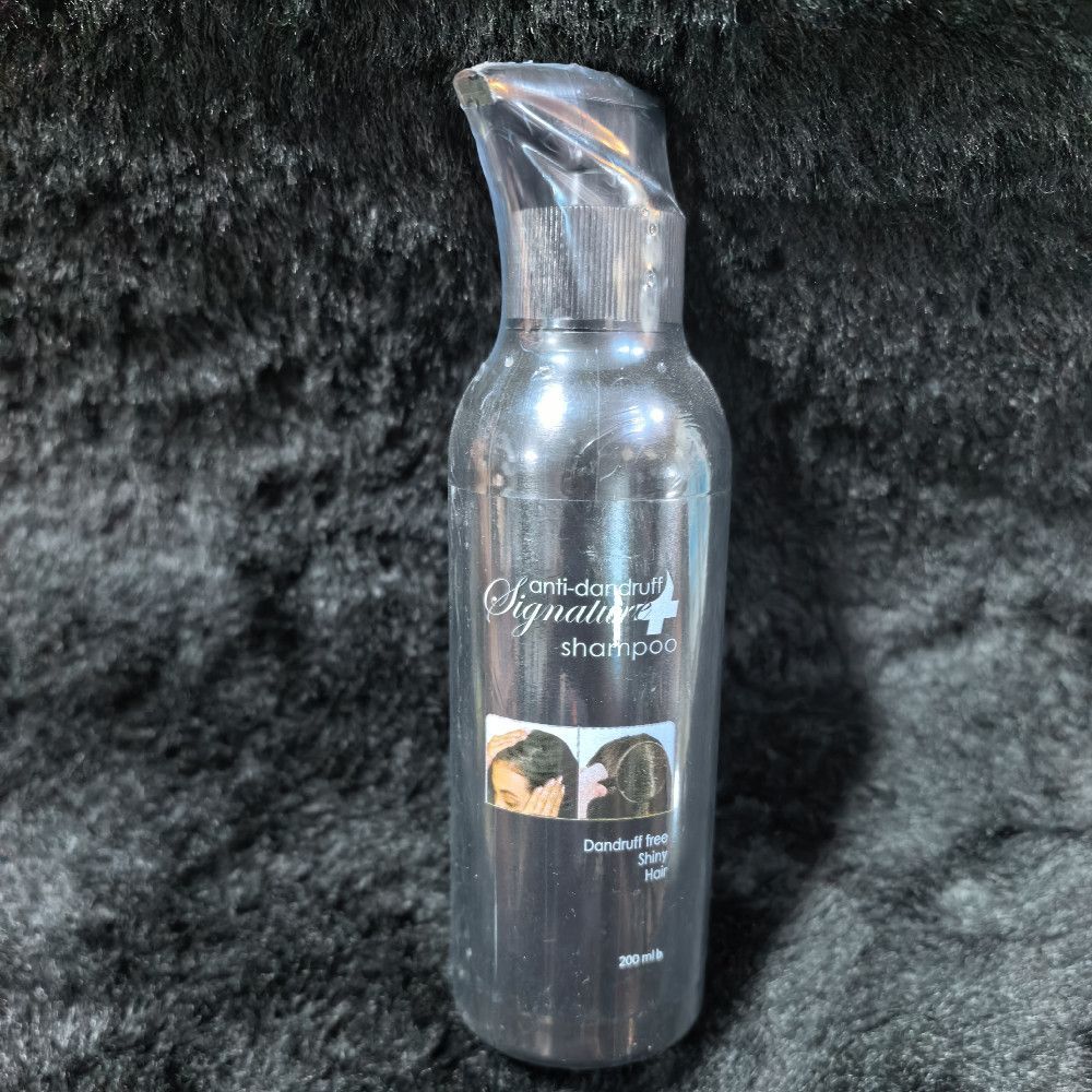 Anti-Dandruff Signature Shampoo Shiny Hair Plastic Bottle 200 ml