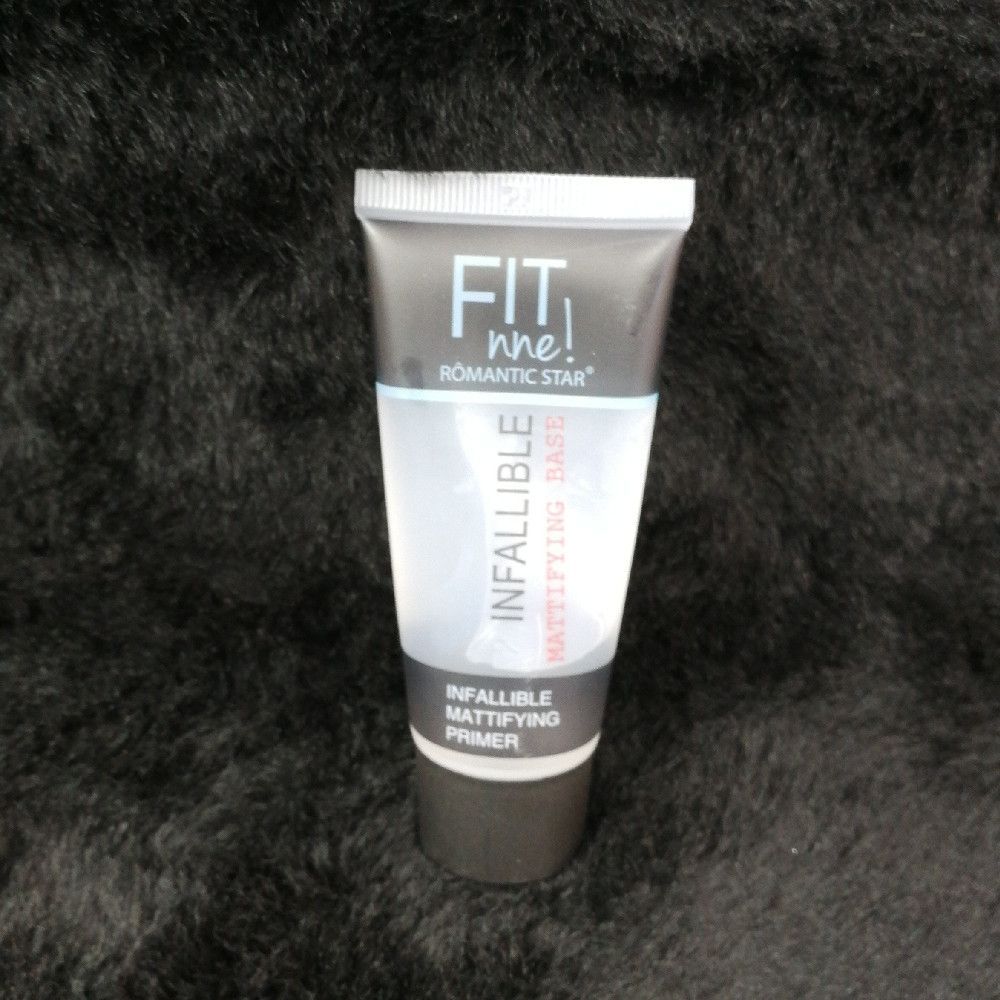 Infallible Mattifying Primer – Grey, Black & White Plastic Tube