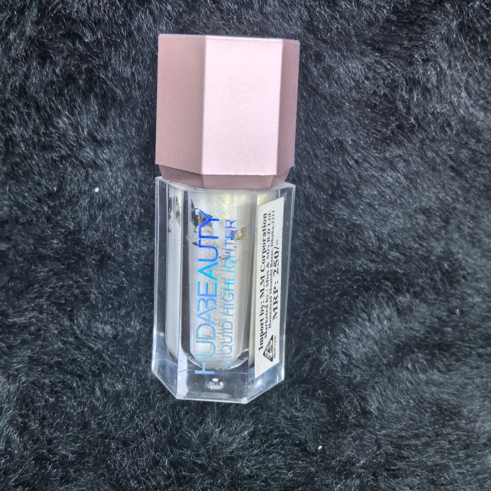 Huda Beauty Liquid Highlighter Pink Clear Gold Plastic Solid