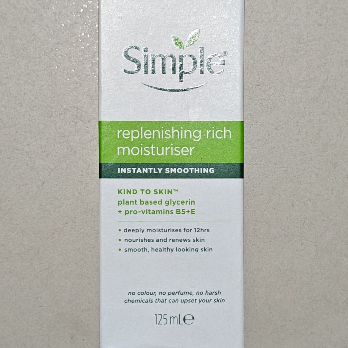 Simple Hydrating Light Moisturiser 125 mL Face Cream for Daily Use