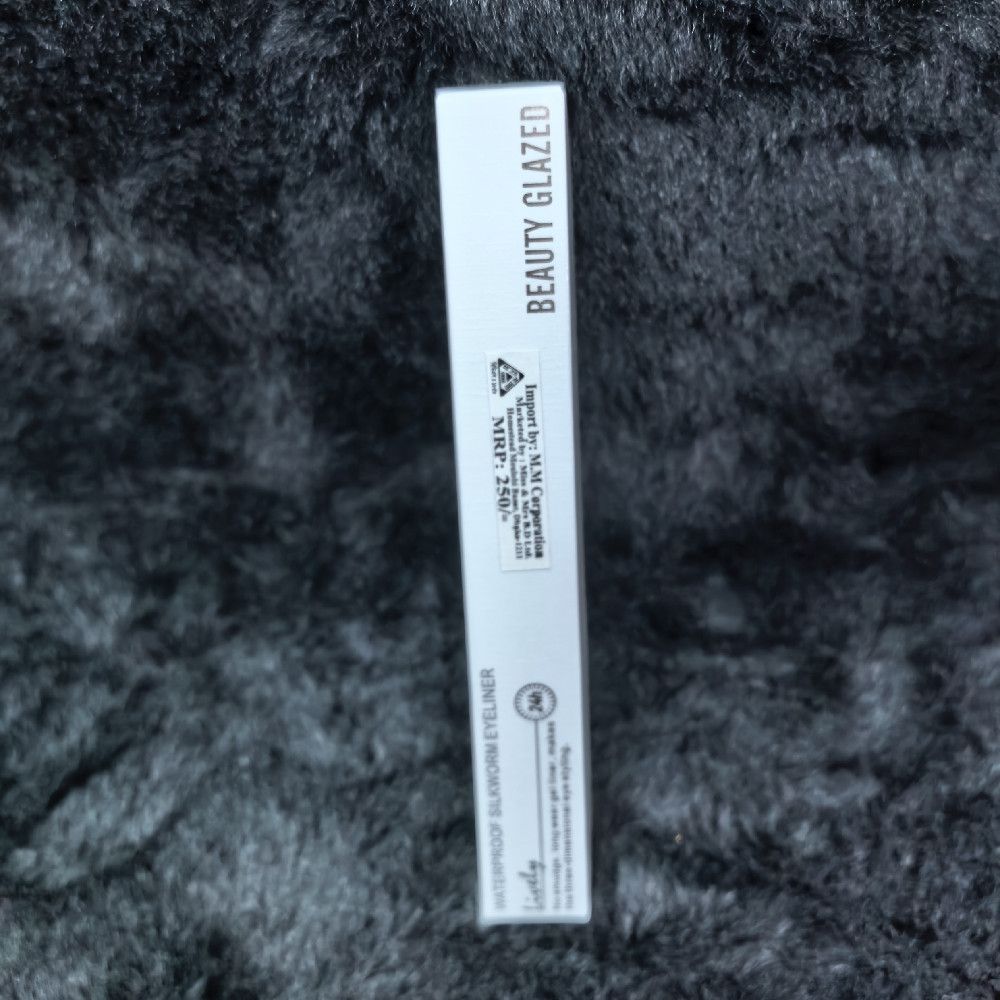 Beauty Glazed Waterproof Silkworm Eyeliner in White and Black