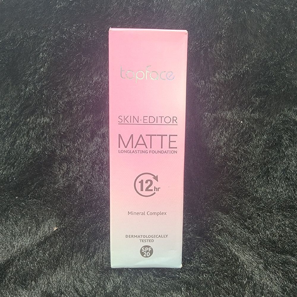 Matte Longlasting Foundation with Pink-White Gradient, 12hr Mineral Complex