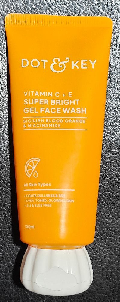 Dot & Key Super Bright Gel Face Wash with Vitamin C & E – 100ml