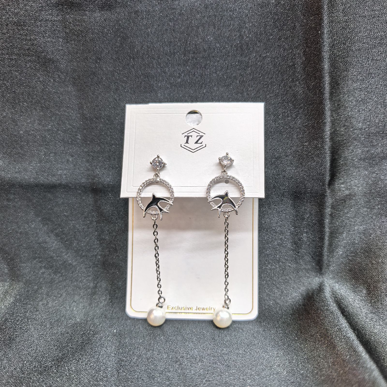 Exclusive Jewelry Silver Metal and Pearl Dangling Earrings