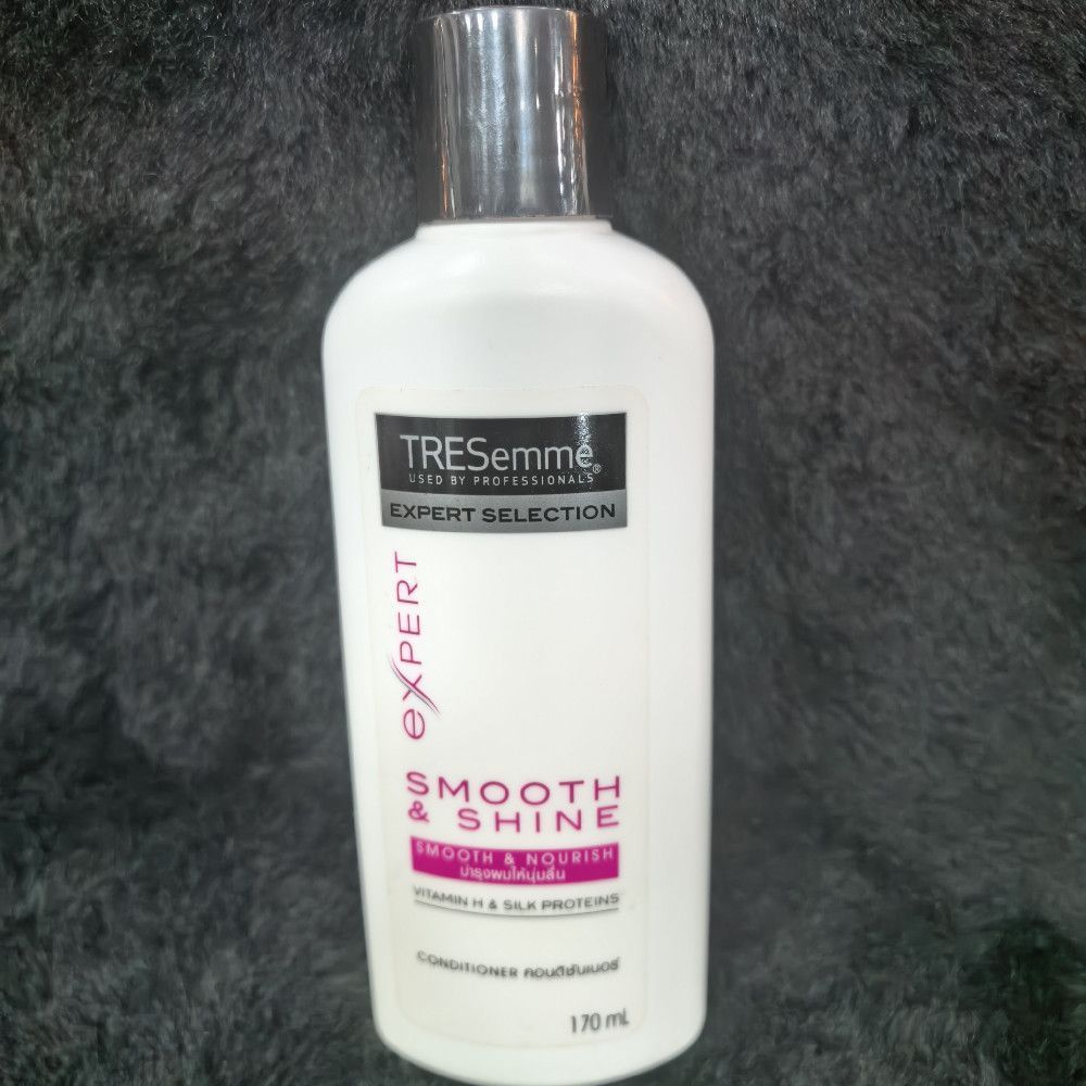 TRESemme Smooth And Shine Conditioner Bottle With Vitamin H And Silk