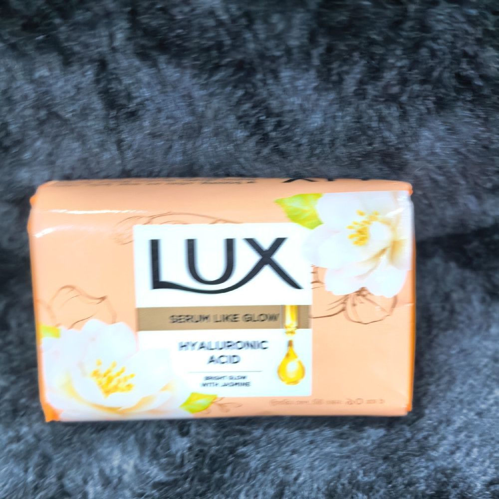 Lux Bright Glow Soap with Hyaluronic Acid and Jasmine Extract