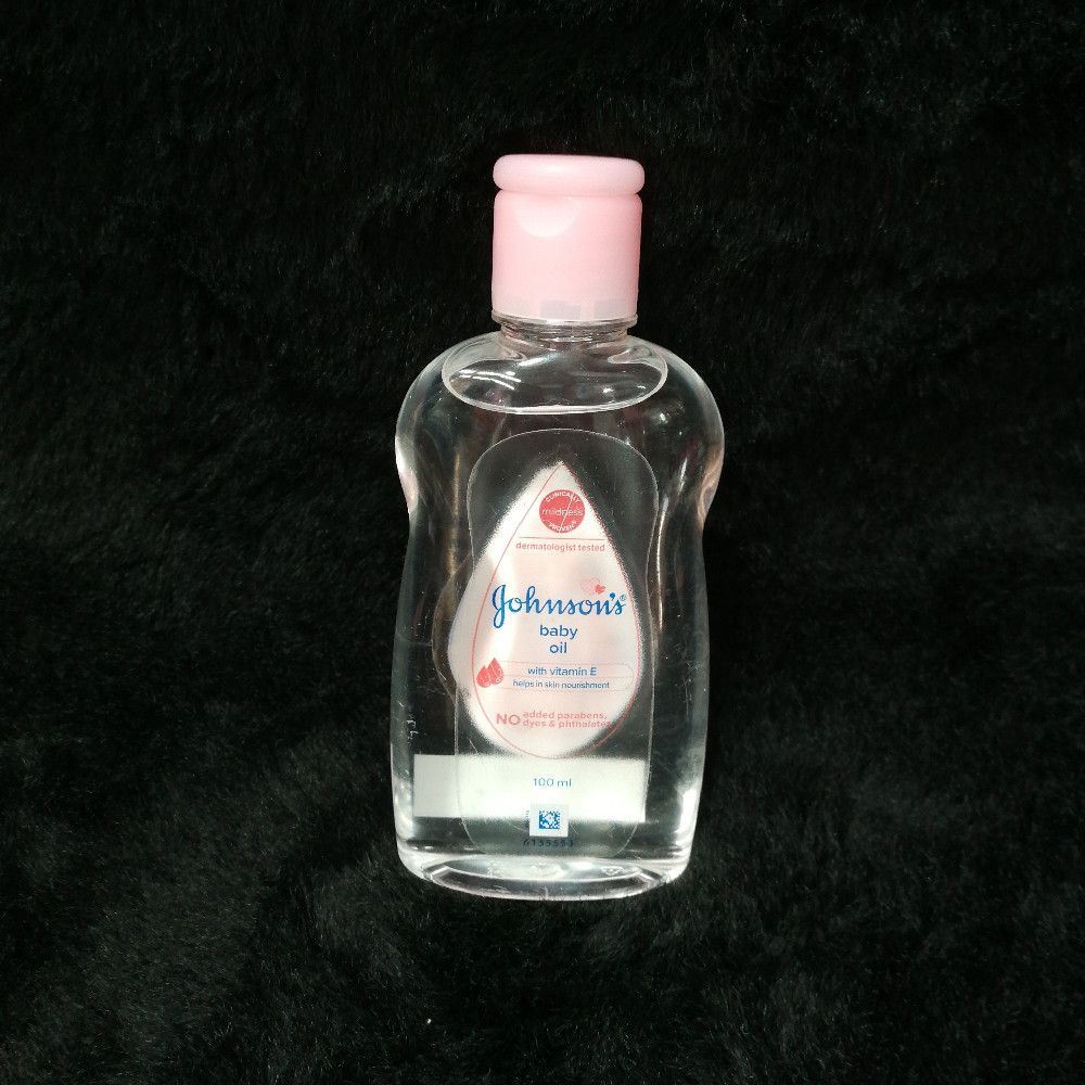 Johnson's Baby Oil with Vitamin E – Clear, Pink & White Plastic Bottle